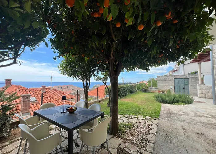Chill Out - Old Town & Seaview Apartments