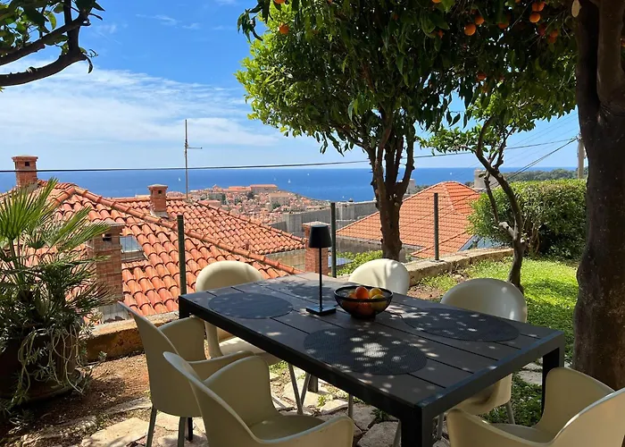 Chill Out - Old Town & Seaview Apartments