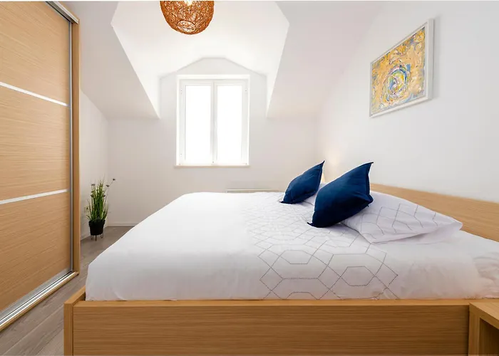 Chill Out - Old Town & Seaview Apartments