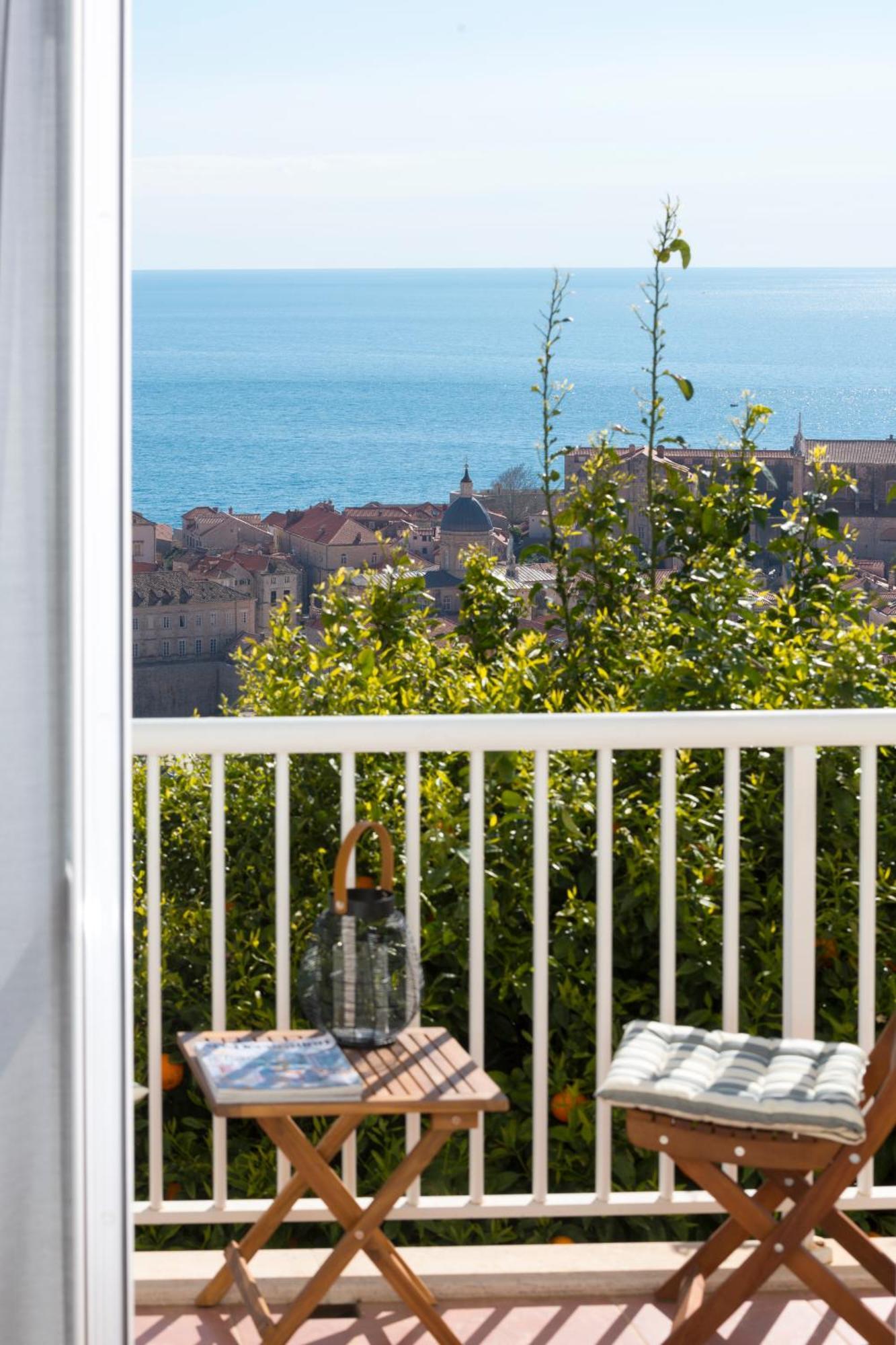 Chill Out - Old Town & Seaview