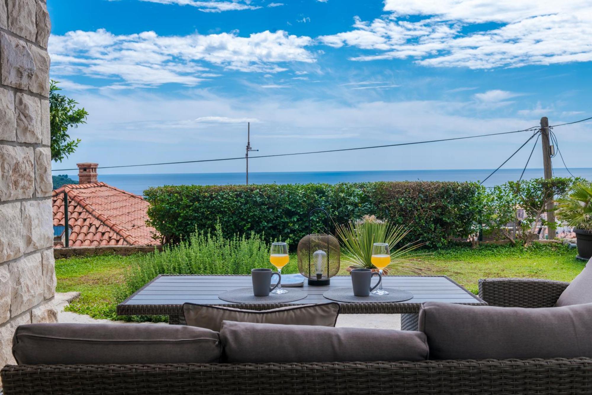Chill Out - Old Town & Seaview Apartment