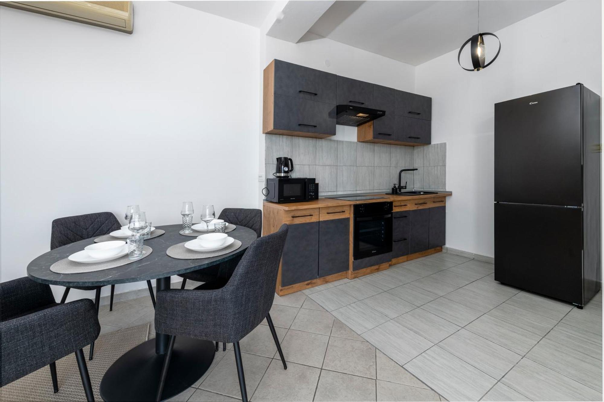 Chill Out - Old Town & Seaview Apartment