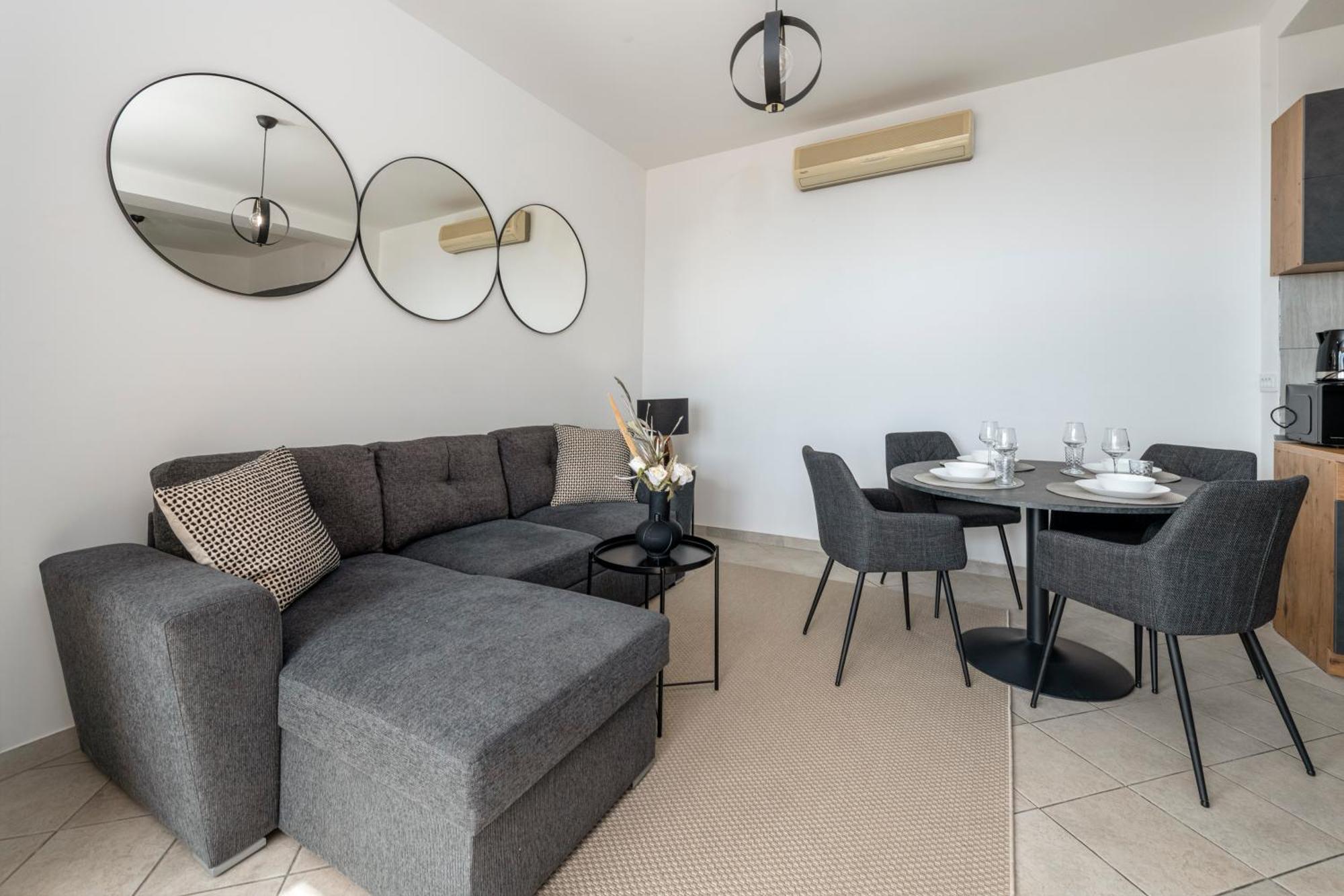 Chill Out - Old Town & Seaview Apartment *